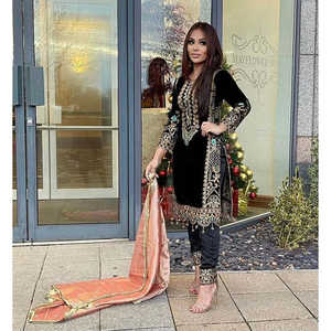 Ensemble de costume de soirée pour femmes SSR Designer avec haut rouge, dupatta et bas, taille M - Product Image 1