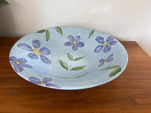Tazón de Ensalada de Cerámica Hecho a Mano con Patrón Floral Artístico de Lavanda, Superficie Esmaltada Duradera para Vajilla Moderna y Elegante - Product Image 2