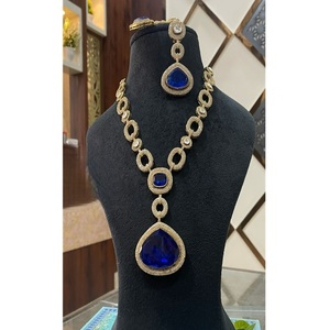 Conjunto de Collar y Pendientes Kundan de Diseño con Piedras y Baño de Oro de Latón de Alta Calidad, para Mujer, Tradicional para Bodas y Fiestas - Product Image 1