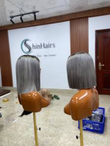 Nouvelle arrivée Perruque courte droite en cheveux humains de couleur grise Perruque frontale en dentelle suisse 100% cheveux vierges non traités - Product Image 5