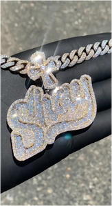 Colgante de Hip-Hop Personalizado con Letra Cursiva Pequeña y Delgada, con Moissanita VVS1, Chapado en Oro sobre Plata 925, Certificado GRA, Regalo de Cumpleaños para Mujer - Product Image 2
