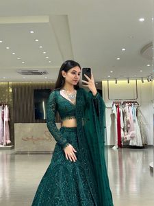 Lehenga Choli Tradicional Indio con Bordado Zari para Bodas y Eventos Festivos, Ropa Elegante para Mujer - Product Image 2