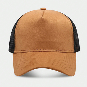 Gorra Trucker Simple de 6 Paneles con Malla Ajustable Unisex para Primavera/Verano en Rojo, Negro y Beige - Product Image 1