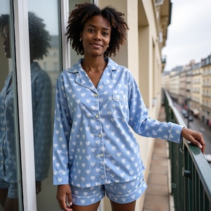 Mystic Birdsong Fabriqué à la main en coton biologique respirant pour les vêtements de nuit des filles Ensemble de pyjama poche chemise et short - Product Image 1