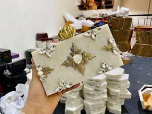 Bolso de Mano de Resina Pintado a Mano, Ecológico y de Lujo, Marca FAIZA CRAFT, para Mujer, para el Día de la Madre, con Gran Espacio, Estilo Elegante y Real - Product Image 1