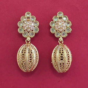 Exportateur de bijoux fantaisie en Inde, boucles d'oreilles classiques antiques avec placage or 233110 - Product Image 3