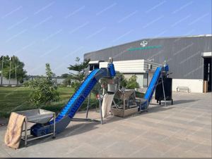 ระบบลำเลียงแบบสายพานลำเลียงแบบโมดูลาร์ขนาด 30 ฟุต พร้อมถังบรรจุอาหารเกรด MS สำหรับสายพานลำเลียงยกสินค้าในสายการผลิตอาหาร - Product Image 2