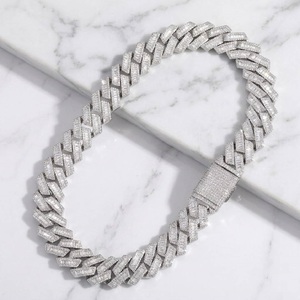 Collier chaîne cubaine en argent sterling 925 avec diamants Moissanite VVS pour un style clubbing et un usage cadeau. - Product Image 1