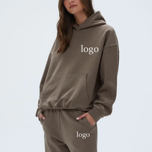 Sweat à capuche oversize pour femme avec logo personnalisé sur la poitrine, cordon de serrage, capuche croisée, épaules tombantes et poche kangourou - Product Image 1