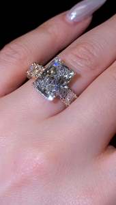 Anillo de Compromiso de Moissanita con Corte Radiante, Banda Gruesa con Incrustaciones de Diamantes, Oro de 14K/18K, Anillo Nupcial de Lujo - Product Image 4