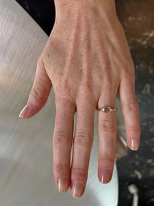 Anillo de Compromiso con Corte Esmeralda, Anillo de Diamante Cultivado en Laboratorio en Oro Amarillo de 14K con Certificado IGI para Mujer - Product Image 3