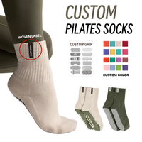 Chaussettes antidérapantes personnalisées de haute qualité pour femmes, chaussettes de yoga et de pilates, chaussettes de sport pour hommes, chaussettes de fitness en coton, chaussettes à motifs antidérapants personnalisés