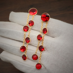 Pendientes Largos Chapados en Oro de 18K con Cadena y Gema de Cuarzo Granate Rojo para Mujer, Joyería al por Mayor - Regalo para Ella - Product Image 3
