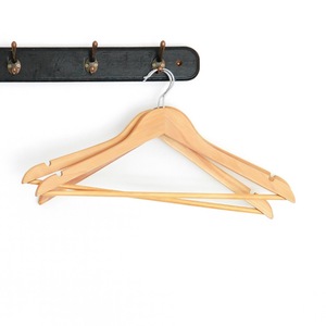 Ventas calientes Perchas de madera natural Perchas de madera de pino para tienda de ropa Logotipo personalizado Hecho en Vietnam - Product Image 1