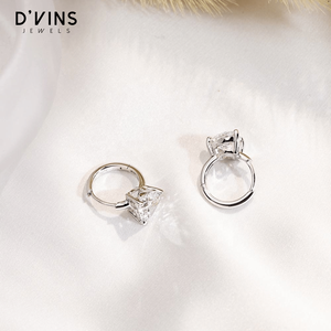 Pendientes de Diamantes Cultivados en Laboratorio con Forma de Corazón Personalizados de 18K de D'vins Jewels, Color Oro Sólido D Fancy Light - Product Image 6
