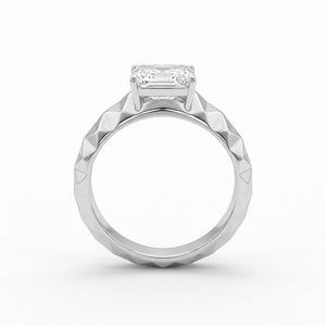 Anillo de oro amarillo de 14K con diamante de laboratorio tallado facetado y texturizado de corte radiante, anillo de sello con diamante de laboratorio de corte radiante tallado - Product Image 1