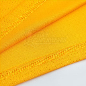 Uniforme de basket-ball personnalisable de qualité supérieure, design imprimé par sublimation, fabriqué en tissu doux et respirant pour un confort maximal - Product Image 5