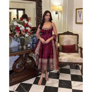 Anarkali Robe pour fêtes Taille XS Brodée Zari-Paillettes de codage avec Dupatta et Pallu - Product Image 1