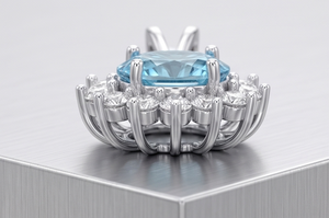Collar de Lujo con Colgante Ovalado Azul Elegante con Diamantes Cultivados en Laboratorio |   Colgante Halo |   Joyería Fina Clásica - Product Image 3