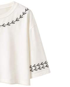 Camiseta Corta Blanca Personalizada para Mujer, Bordado Minimalista de Hojas, Manga Corta, Informal, Mezcla de Algodón Suave, Top de Verano para Mujer, Venta al Por Mayor - Product Image 4