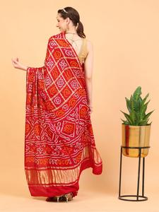 Sari Tradicional de Seda Pura Ghatchola Bandhani para Bodas Gujarati con Detalles en Zari - Product Image 2
