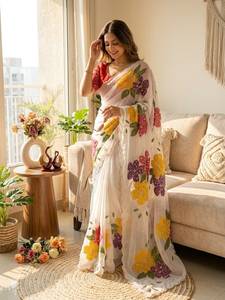 Hermoso sari de seda tabby suave con estampado floral a mano, adornado con cuentas y lentejuelas, y blusa Banglory con cuentas y lentejuelas. - Product Image 2