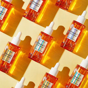 El suero de vitamina C de la marca coreana n.° 1 SOQU aumenta el tono de la piel, aporta nutrientes y humectación a tu piel. - Product Image 3