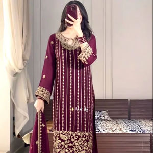 Ensemble Kurti moderne pour femmes en velours brodé, pour mariage et soirée, avec tissu lourd en viscose - Product Image 1