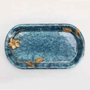 Bandeja ovalada elegante de resina epoxi para servir y almacenar joyas, accesorios de tocador y baño, plato moderno para mesa. - Product Image 3