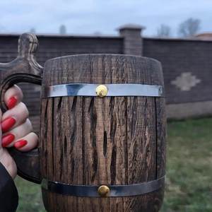 Chope à bière Viking en bois, tasse médiévale en chêne avec insert métallique, cadeau rustique - Product Image 3