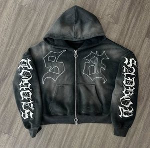 Sudadera con capucha y cremallera para hombre, negra, con lavado ácido, estampado de letras góticas blancas, estilo streetwear, corte regular, de algodón French Terry - Product Image 1