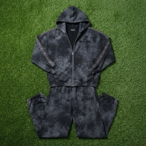 Ensemble survêtement streetwear pour homme, gris anthracite tie-dye, avec sweat à capuche zippé et pantalon large, panneau de manches clouté, personnalisable OEM ODM - Product Image 5