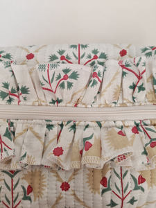 Elegante y Moderno Estuche Cosmético Acolchado Floral Ecológico con Volantes de Algodón Hecho a Mano, Organizador para Maquillaje, Joyas, Lápiz Labial y Loción - Product Image 4