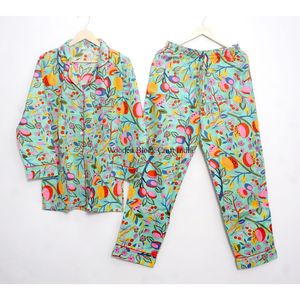 Ensemble de pyjama en coton biologique de luxe de haute qualité pour femmes, imprimé floral, vêtements de nuit longs avec logo sur le devant, cadeau idéal - Product Image 1