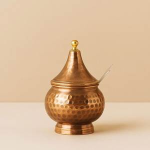 Pot à ghee en laiton de style vintage avec cuillère, bol de rangement pour beurre fait main, vaisselle traditionnelle, accent de décoration intérieure, ustensile de cuisine - Product Image 1