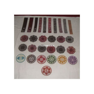 Porte-encens en pierre de savon naturelle en forme de feuille, sculpté à la main, avec des motifs floraux anciens, pour la décoration de la maison - Product Image 3