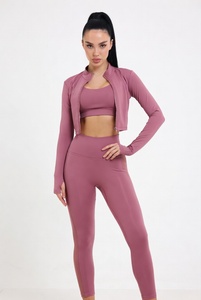 Conjunto Deportivo Completo de Tres Piezas que Incluye Chaqueta, Sujetador Deportivo y Leggings de Cintura Alta Diseñado para Yoga, Fitness y Ejercicio - Product Image 4