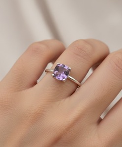 Bague tendance faite à la main en argent sterling 925, cadeau chrétien, avec améthyste naturelle pierre de naissance, sertissage minimaliste à griffes, bague de troisième main - Product Image 5