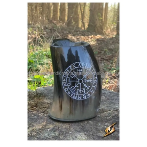 Mug artisanal en corne naturelle de buffle avec finition rustique, parfait pour les boissons à thème viking et comme objet de décoration unique pour la maison. - Product Image 3