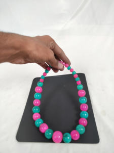 Collier pendentif ange européen artisanal en résine Craft Valley, peint à la main, qualité supérieure, personnalisable en taille/forme/couleur/logo, art - Product Image 4