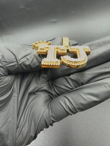 จี้รูปมงกุฎสไตล์ฮิปฮอปแบบกำหนดเอง จี้เงินแท้ 925 ประดับเพชรโมอิสซาไนต์ VVS  แบบสองสี จี้รูปตัวอักษร - Product Image 2