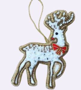 Adorno Colgante de Reno con Bordado Zari – Decoración para Árbol de Navidad, Reno Zardosi con Cuentas, Proveedor Mayorista - Product Image 1