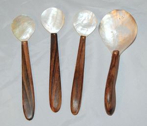 Cuchara para Caviar de Nácar, Elegante Accesorio de Servicio de Concha Natural para Hoteles, Restaurantes y Servicios de Catering - Product Image 1