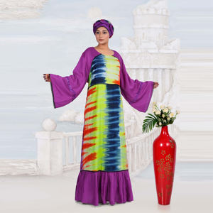 Caftán de Rayón con Panel de Estampado Digital Vibrante, Mangas Acampanadas, Acabado de Borde en Contraste y Silueta Fluida hasta el Suelo - Product Image 1