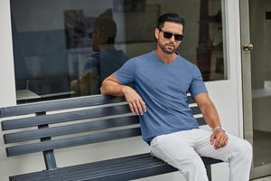 Camiseta de Cuello en V para Hombre, Algodón Premium, Manga Corta, Informal, Tejido Suave y Transpirable, Corte Ajustado, Moda de Verano, Camiseta Básica para Uso Diario - Product Image 2
