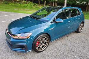 Volkswagen GTI <span class=keywords><strong>SE</strong></span> <span class=keywords><strong>2018</strong></span> d'occasion en bon état, sans réserve, 1 propriétaire, boîte manuelle 6 vitesses, vert métallisé Great Falls, peu modifiée - Product Image 3