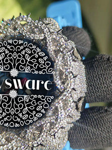 Reloj Laysware de Lujo con Diamantes Moissanite VVS, Resistente al Agua, Correa de Goma Azul Cielo, Bisel Plateado con Diseño de Espinas - Product Image 4