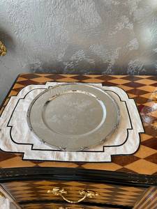 Assiette de Présentation Vintage en Métal Ronde Faite à la Main par un Designer – Meilleure Assiette de Base en Acier Inoxydable Classique et Élégante - Product Image 6