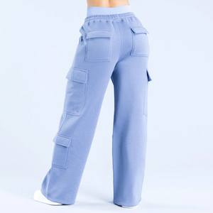 Pantalon cargo femme sur mesure OEM, coupe ample, tissu en coton respirant et résistant, design avec plusieurs poches pour un usage décontracté et en voyage. - Product Image 4
