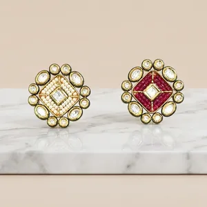 Anillo ajustable de Moissanite Polki Kundan con acabado dorado de calidad Premium con clase para la colección de ropa de boda para mujer - Product Image 1